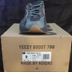 Adidas Yeezy Boost 700 V2 Sneakers